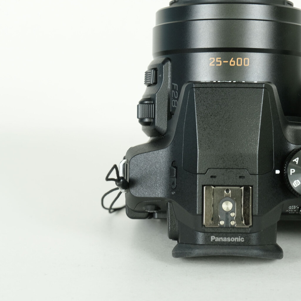 Panasonic LUMIX DMC-FZ300の出品 | ONE SCENE（ワンシーン）