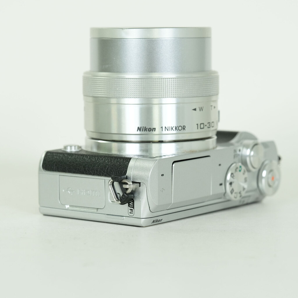 Nikon Nikon1 J5 標準パワーズームレンズキット シルバー Nikon Nikon1 J5 標準パワーズームレンズキット シルバー