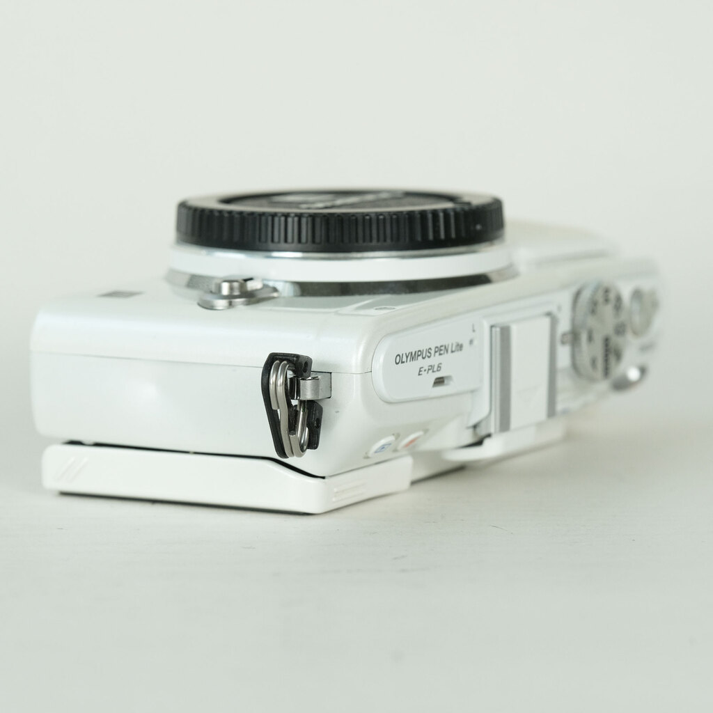 OLYMPUS PEN Lite E-PL6 ボディ ホワイトの出品 | ONE SCENE（ワンシーン）