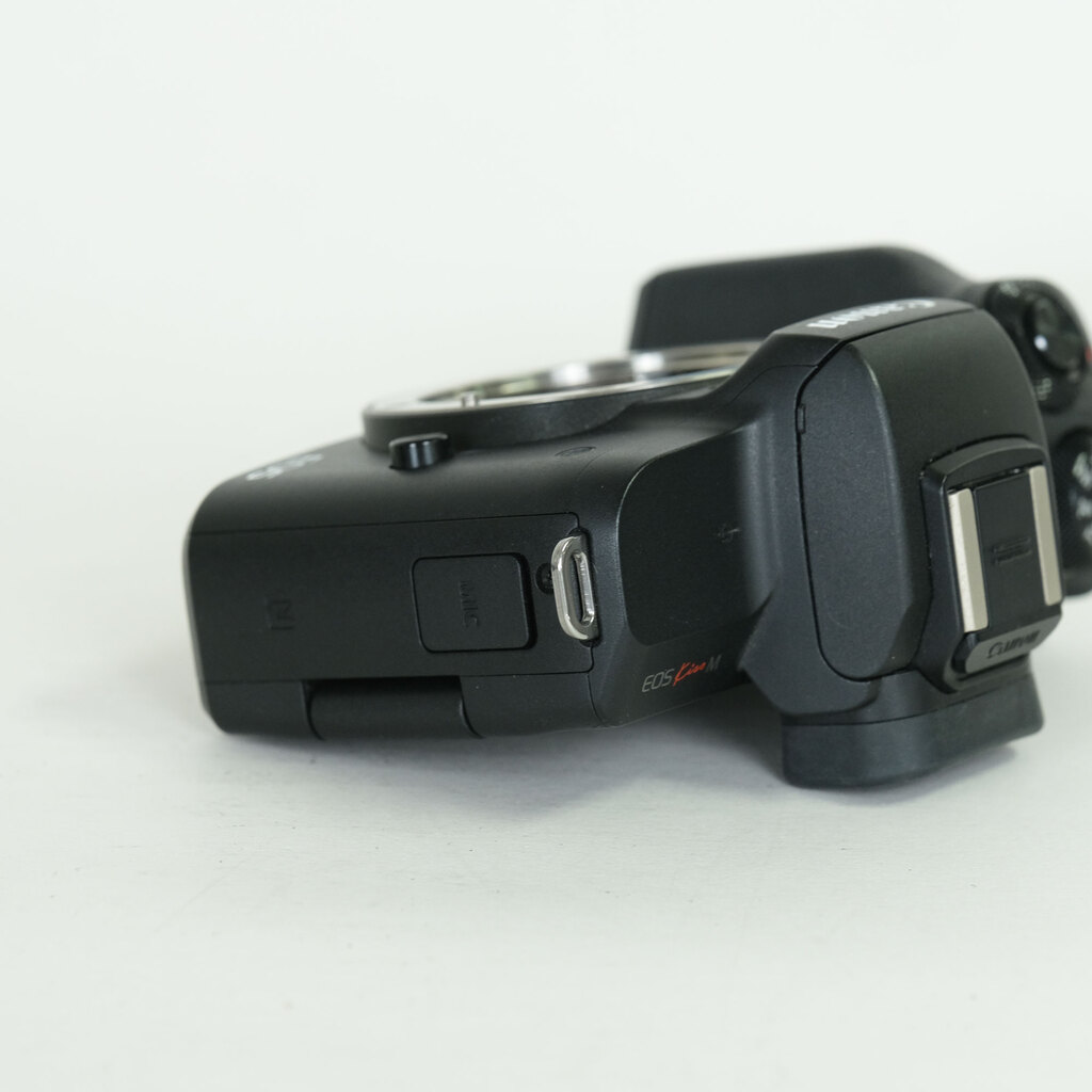 Canon EOS Kiss M