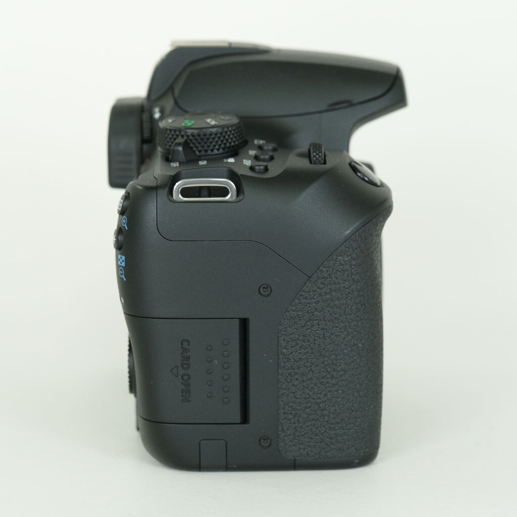 Canon EOS Kiss X10i