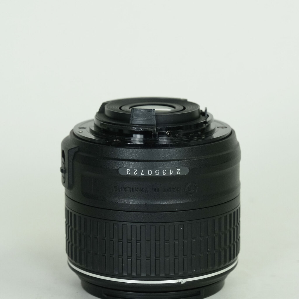 Nikon AF-S DX NIKKOR 18-55mm f3.5-5.6G VR II Nikon AF-S DX NIKKOR 18-55mm f3.5-5.6G VR II