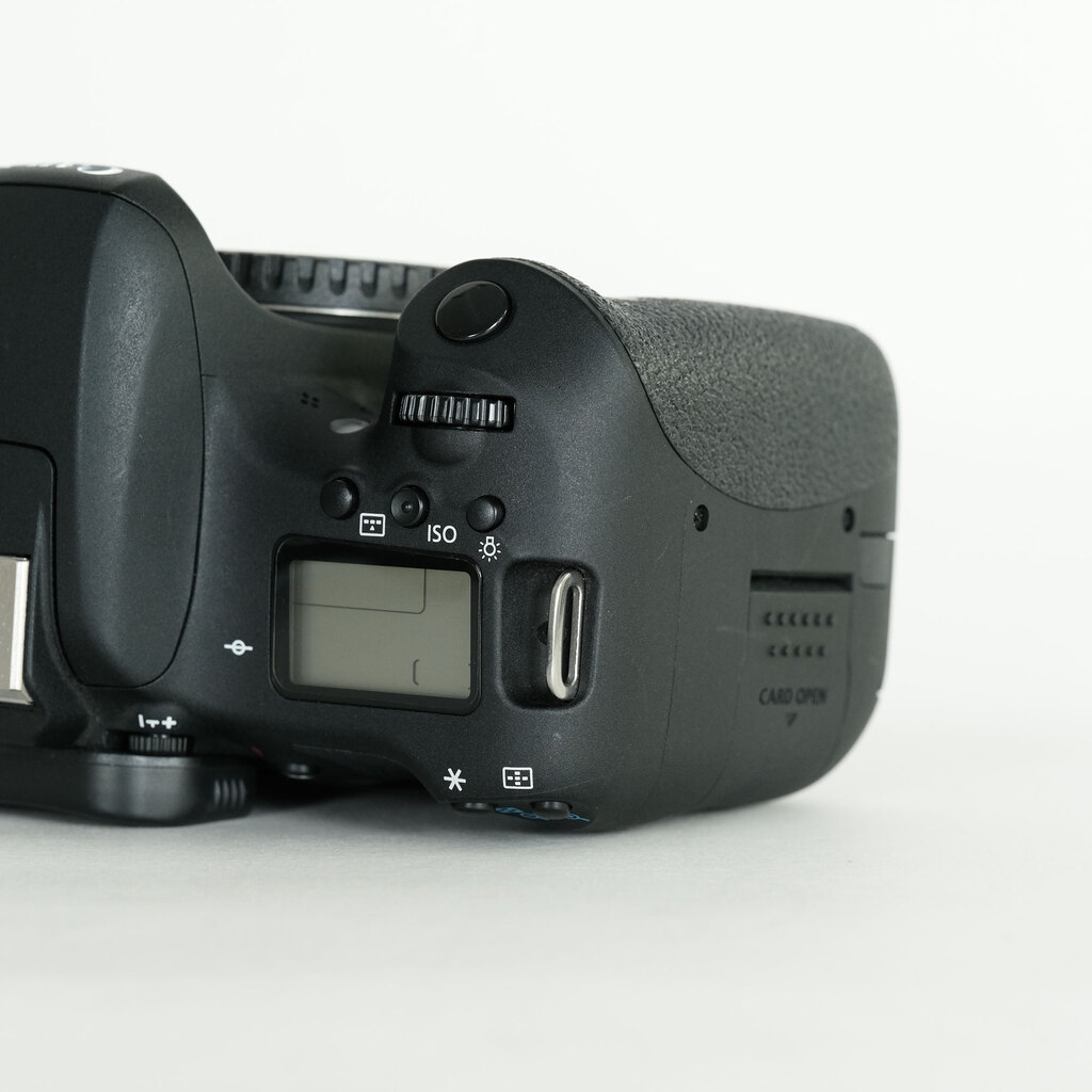 Canon EOS 8000D Canon EOS 8000D