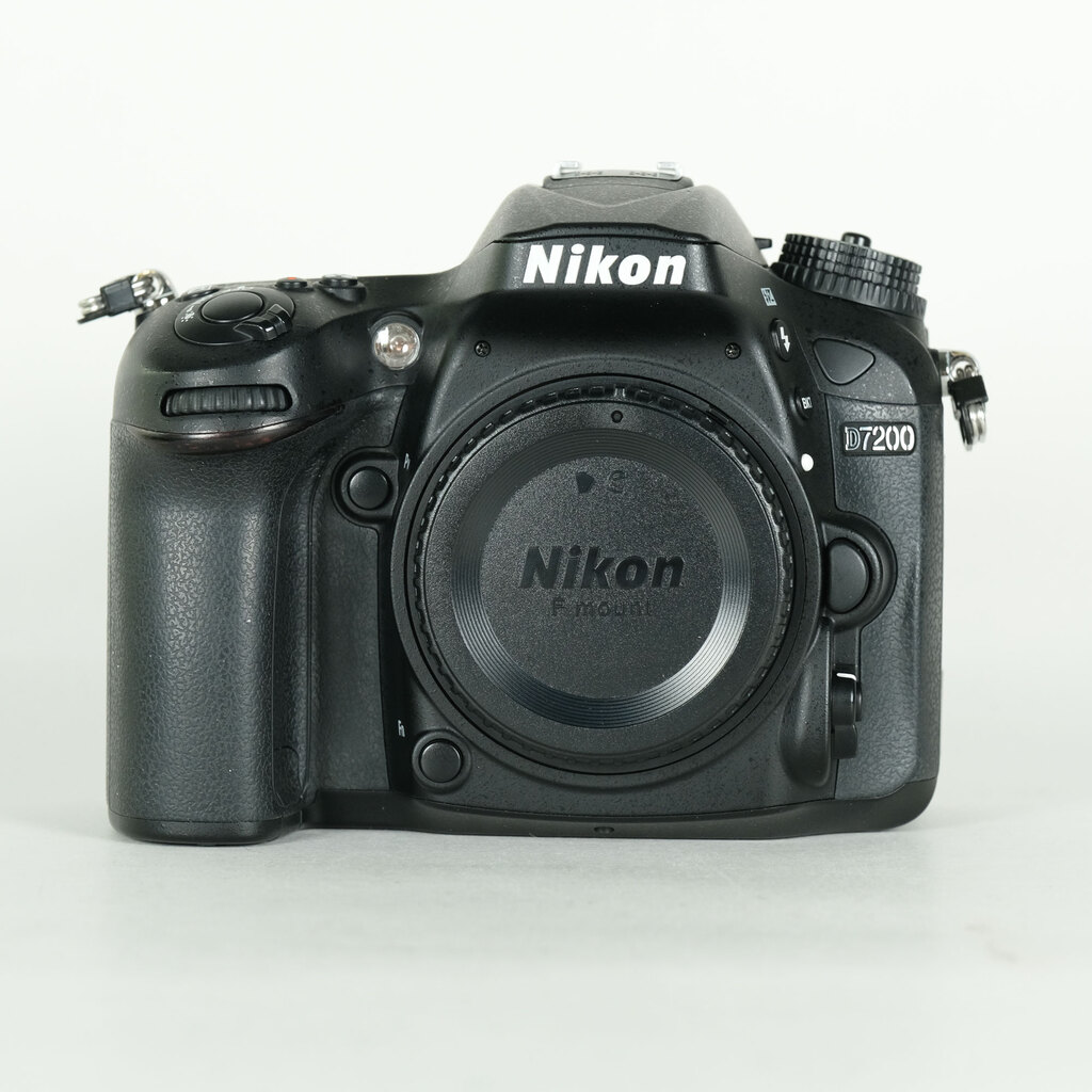 Nikon D7200の出品 | ONE SCENE（ワンシーン）