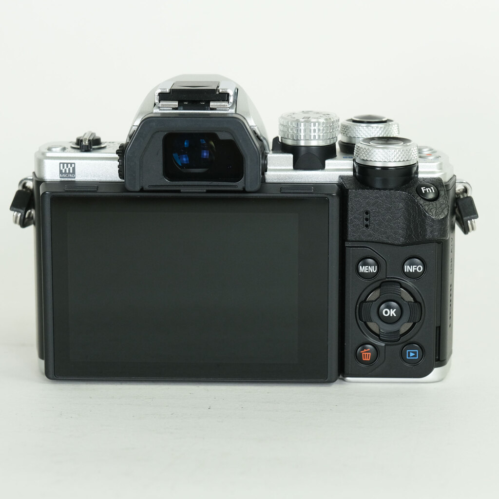 OLYMPUS OM-D E-M10 Mark II