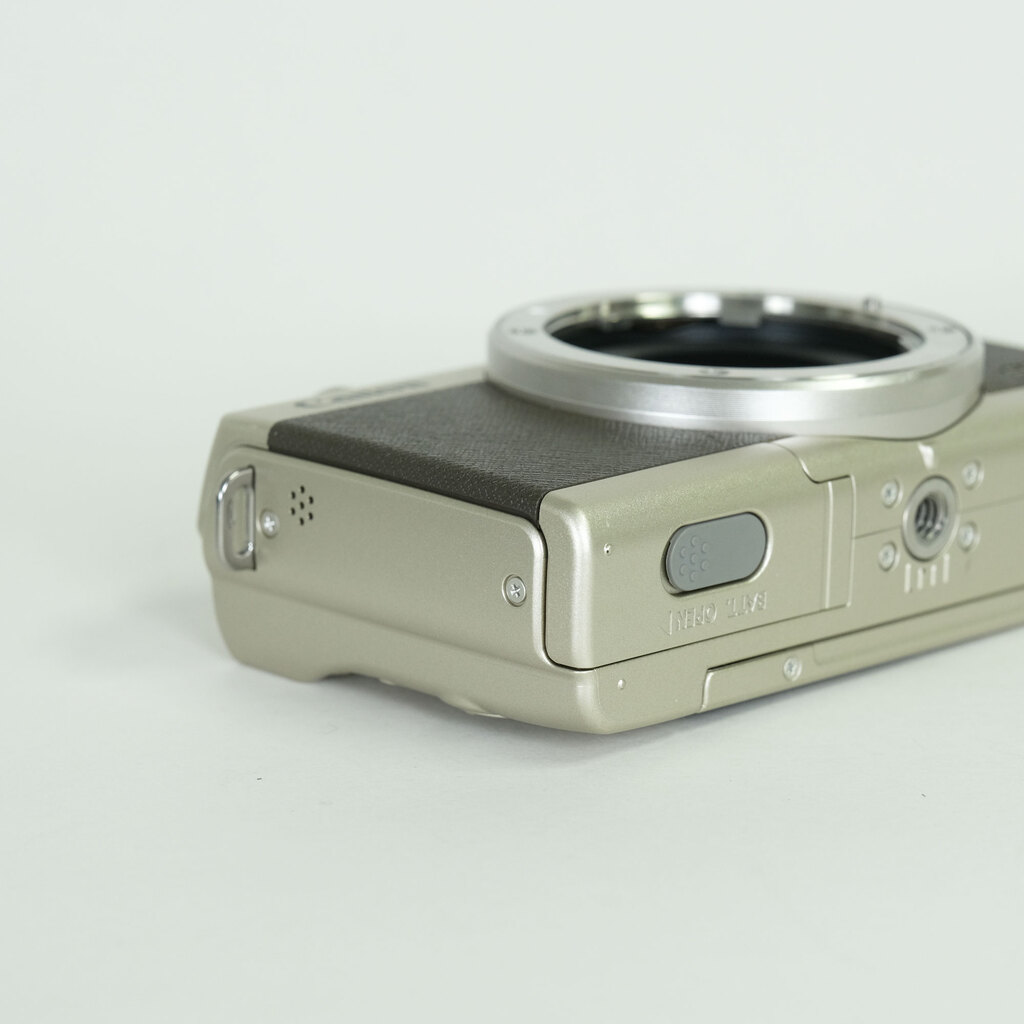 Canon EOS M200 ボディ リミテッドゴールド