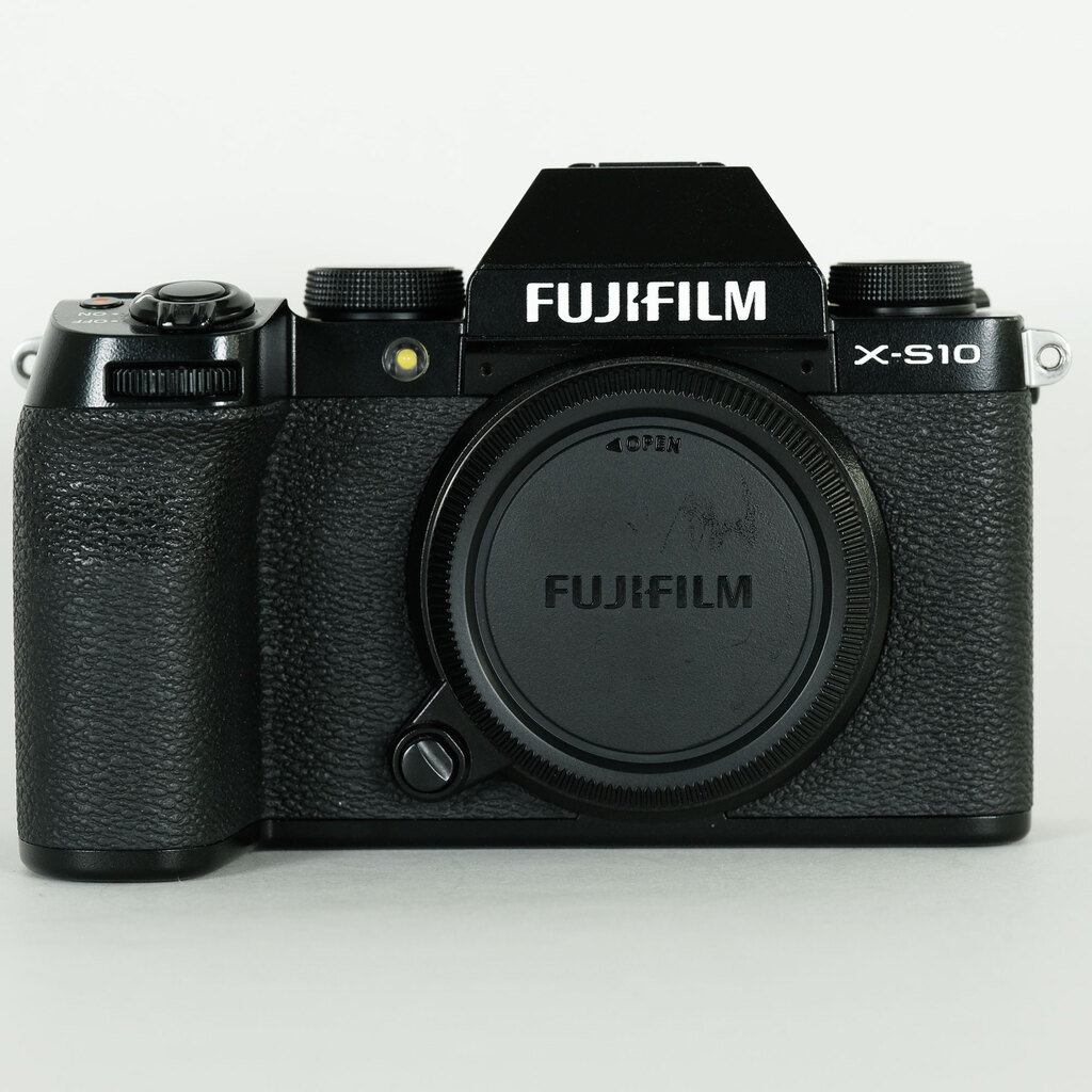 FUJIFILM X-S10