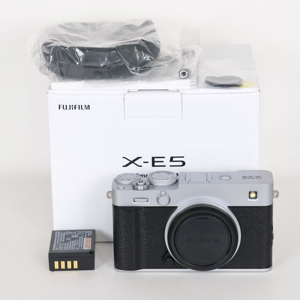 FUJIFILM X-E5