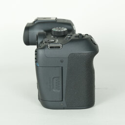Canon EOS R7