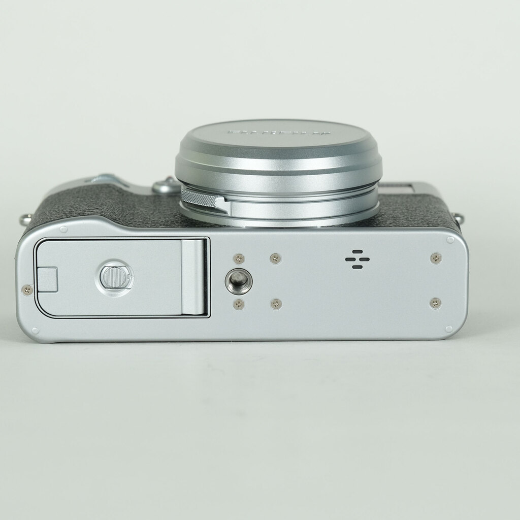 FUJIFILM X100V シルバーの出品 | ONE SCENE（ワンシーン）