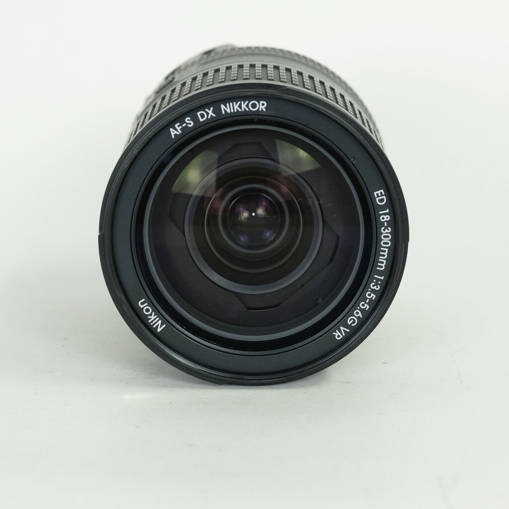 Nikon AF-S DX NIKKOR 18-300mm F3.5-5.6G ED VR