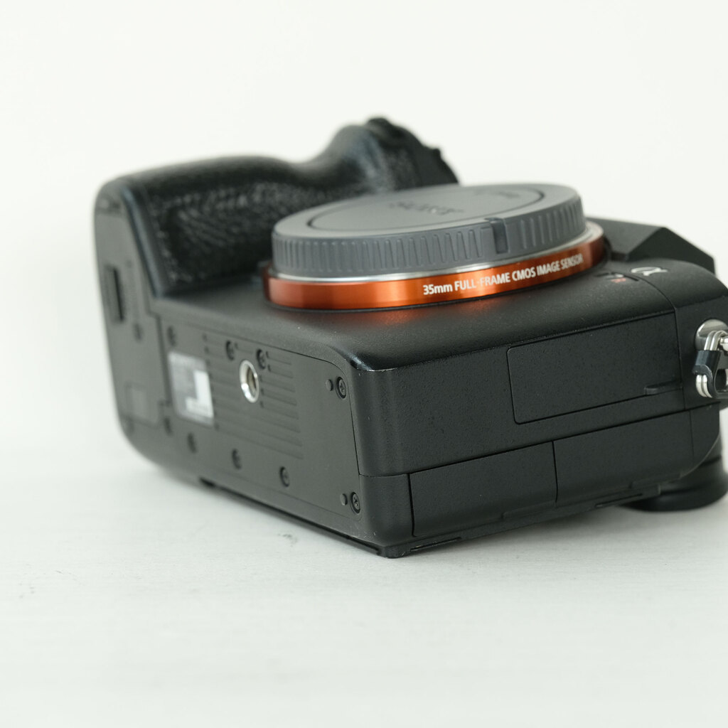 SONY α7R III（ILCE-7RM3）の出品 | ONE SCENE（ワンシーン）