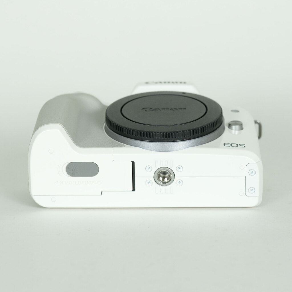 Canon EOS Kiss M Canon EOS Kiss M