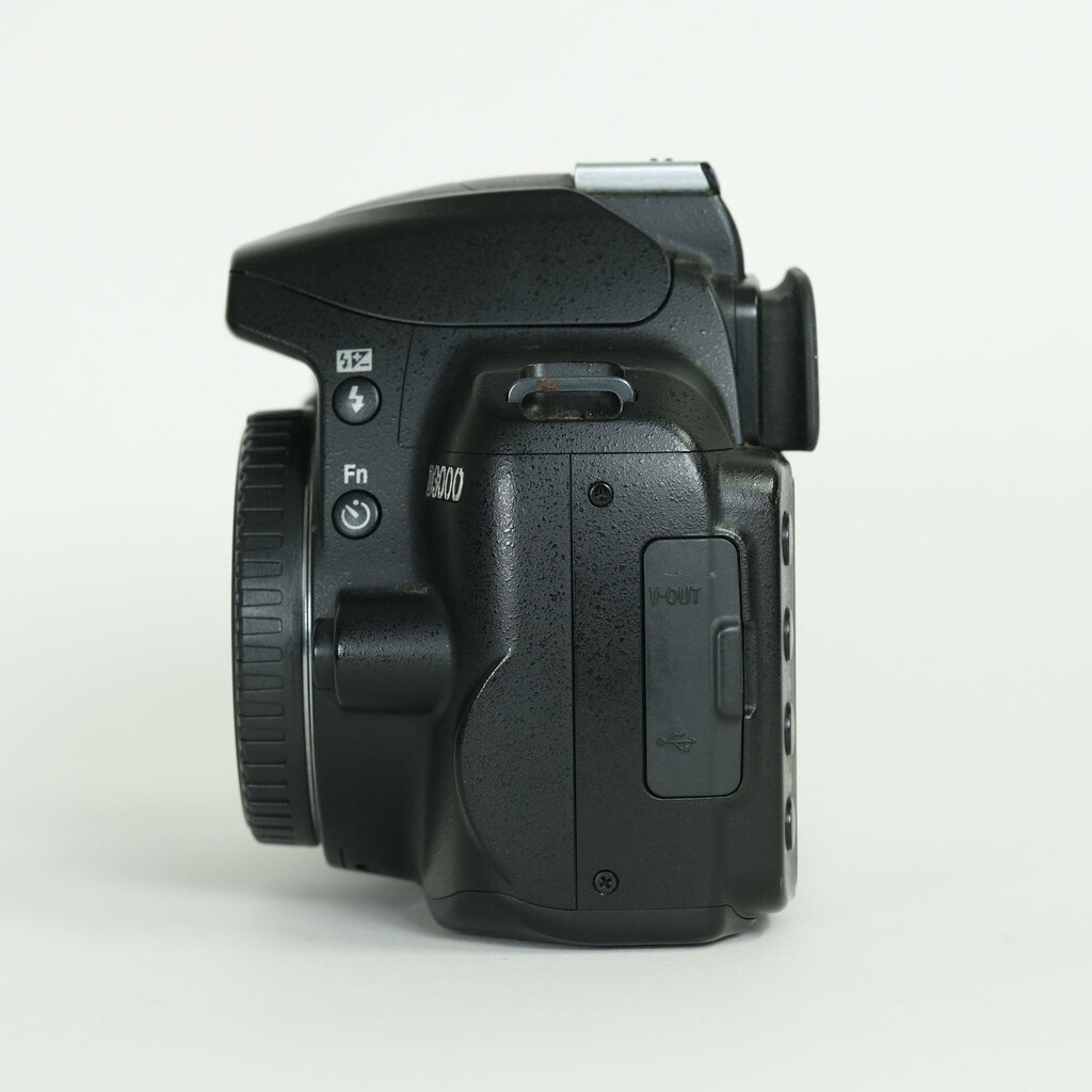 Nikon D3000 ボディ