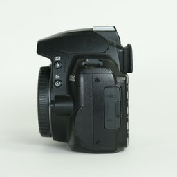 Nikon D3000 ボディ