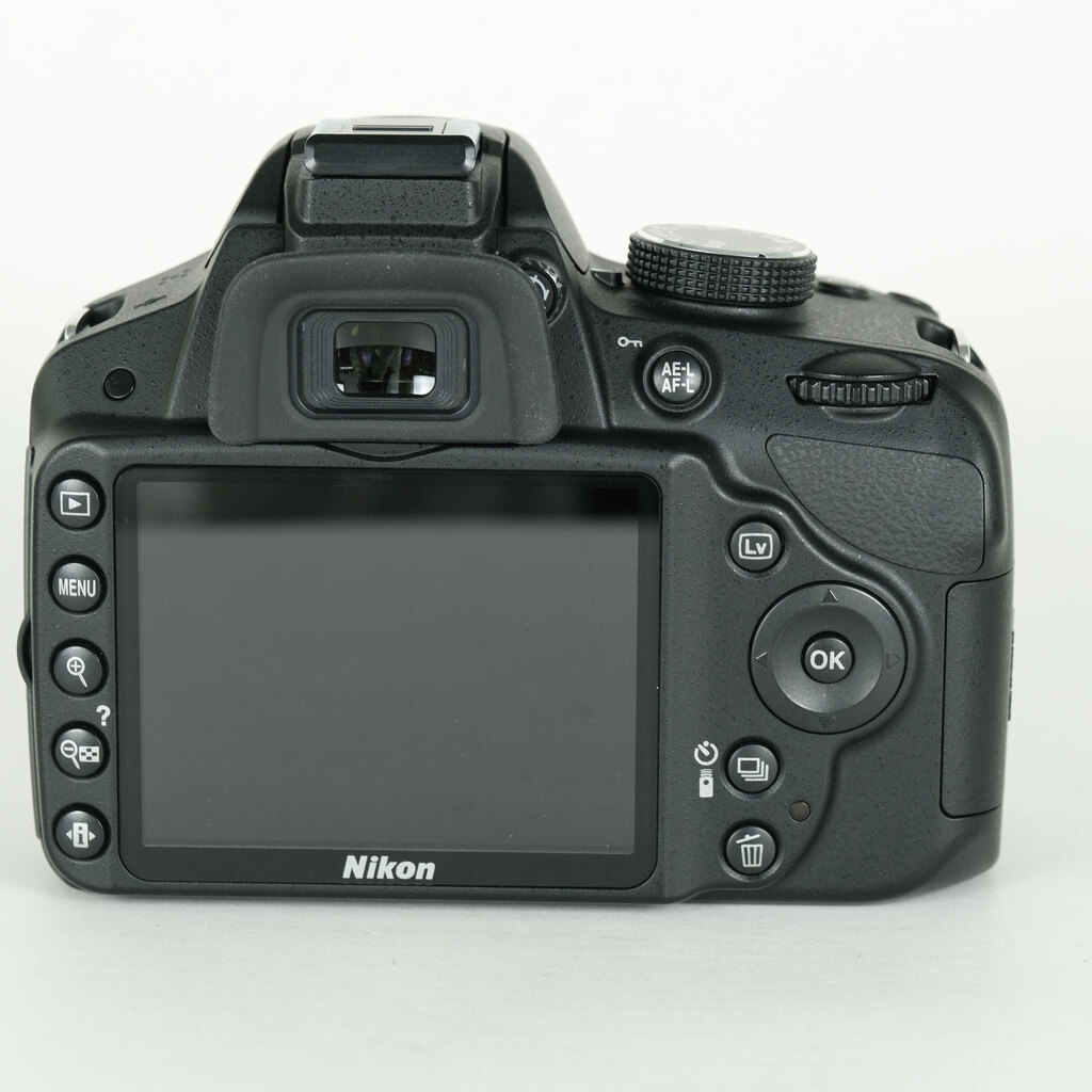 Nikon D3200�{�f�B �u���b�N