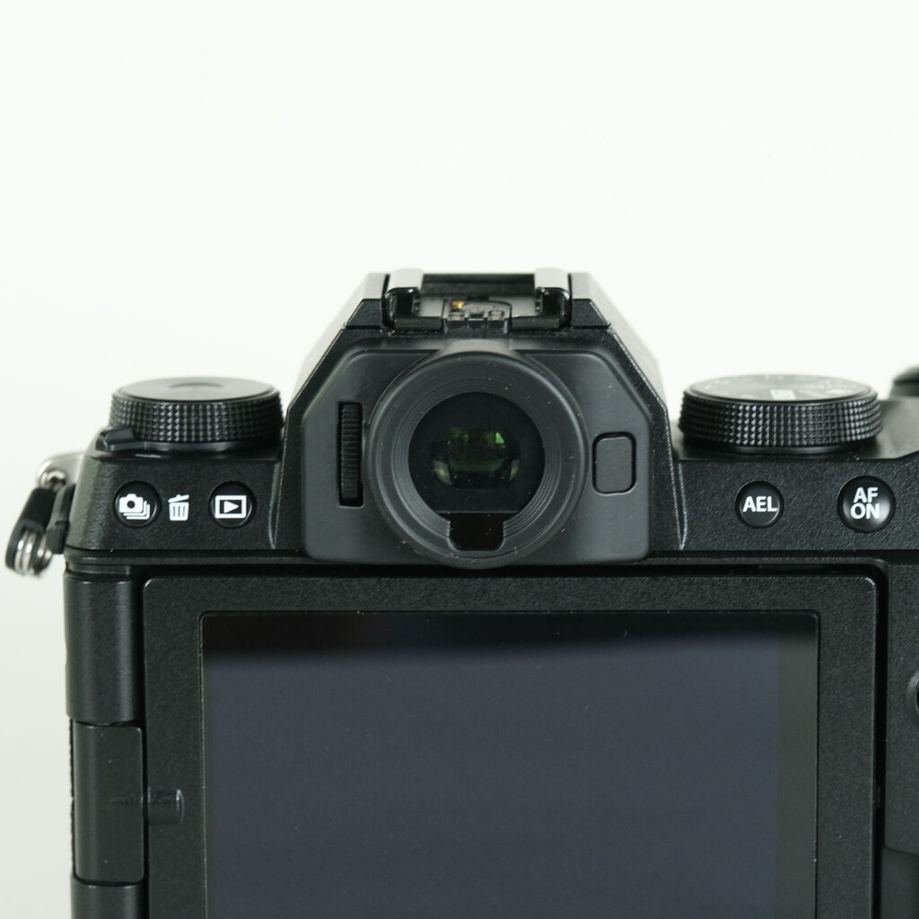 FUJIFILM X-S20