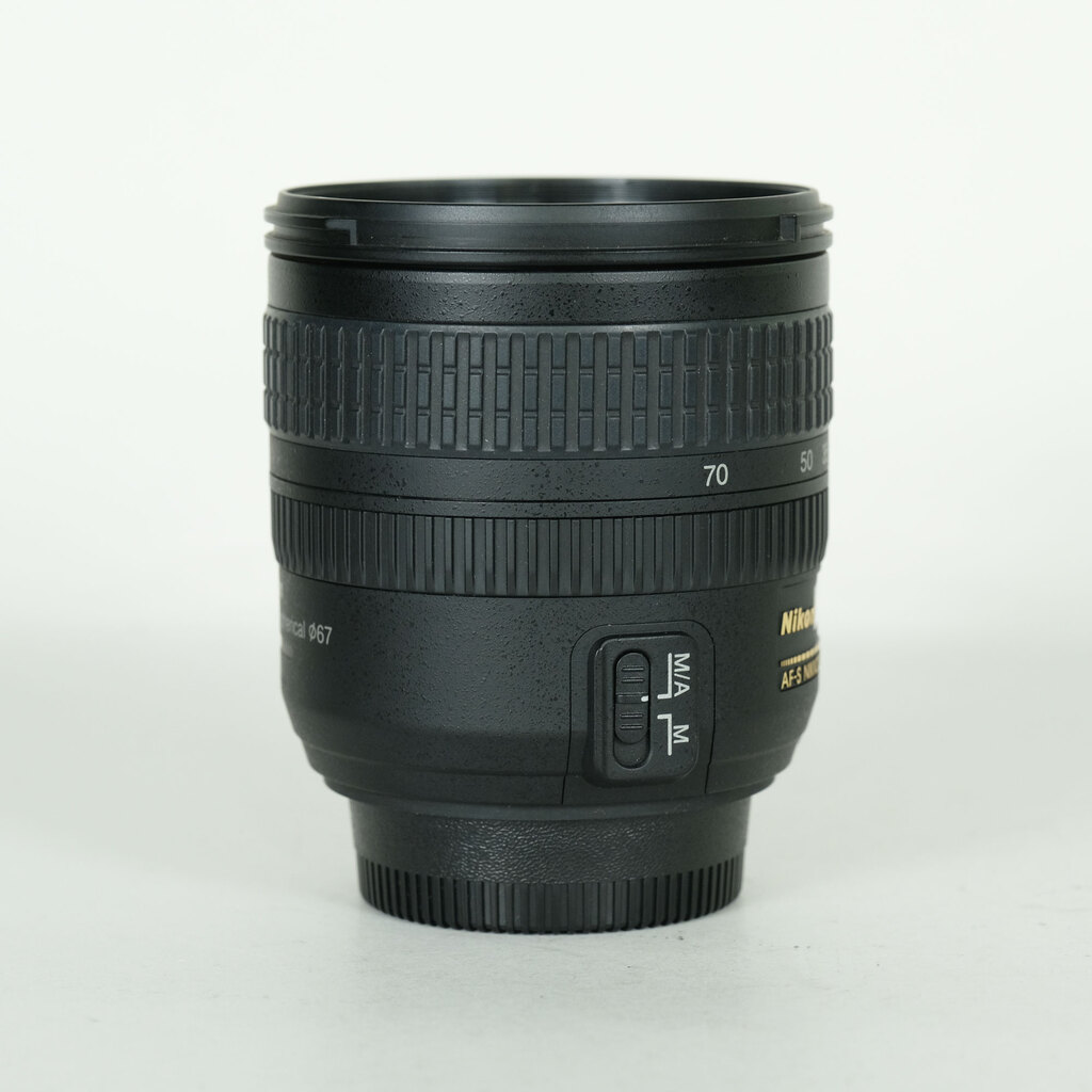 Nikon AF-S DX 18-70mm F3.5-4.5G(IF)の出品 | ONE SCENE（ワンシーン）
