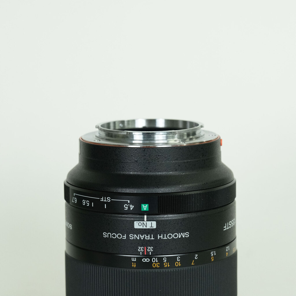 SONY 135mm F2.8 [T4.5] STF SAL135F28