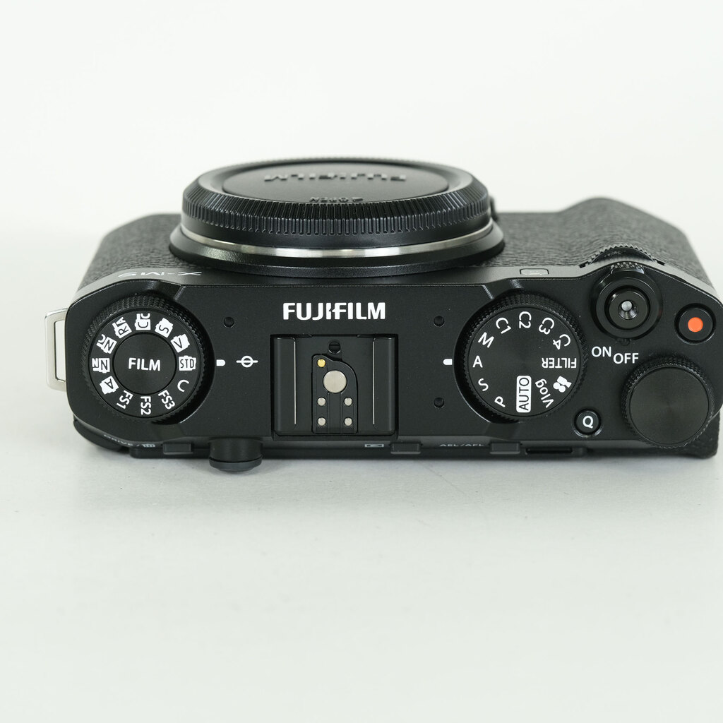 FUJIFILM X-M5