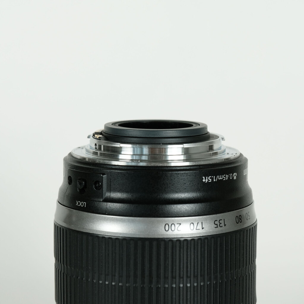 Canon EF-S18-200mm F3.5-5.6 IS