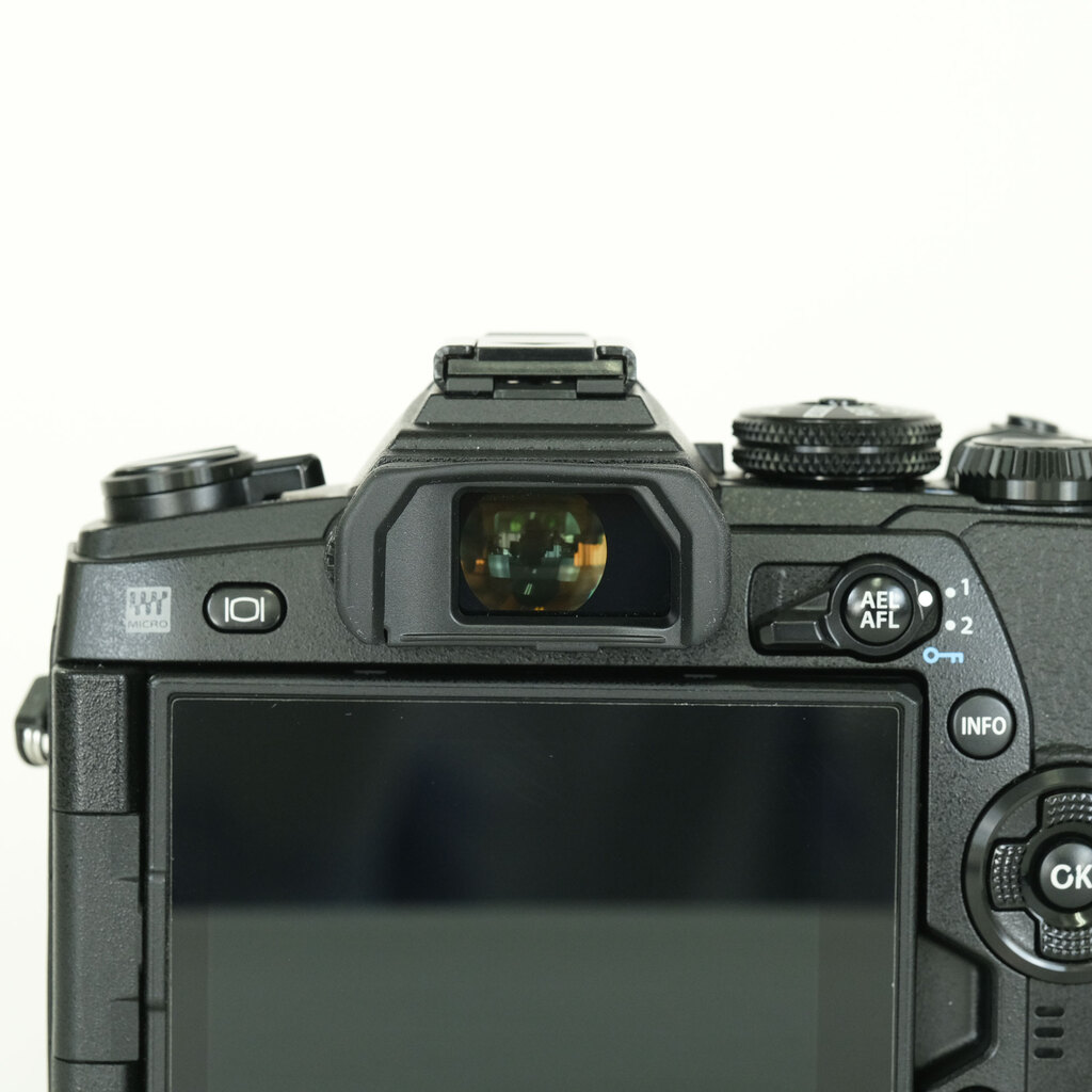 OLYMPUS OM-D E-M1 Mark II OLYMPUS OM-D E-M1 Mark II