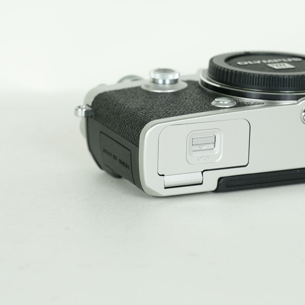 OLYMPUS PEN-F