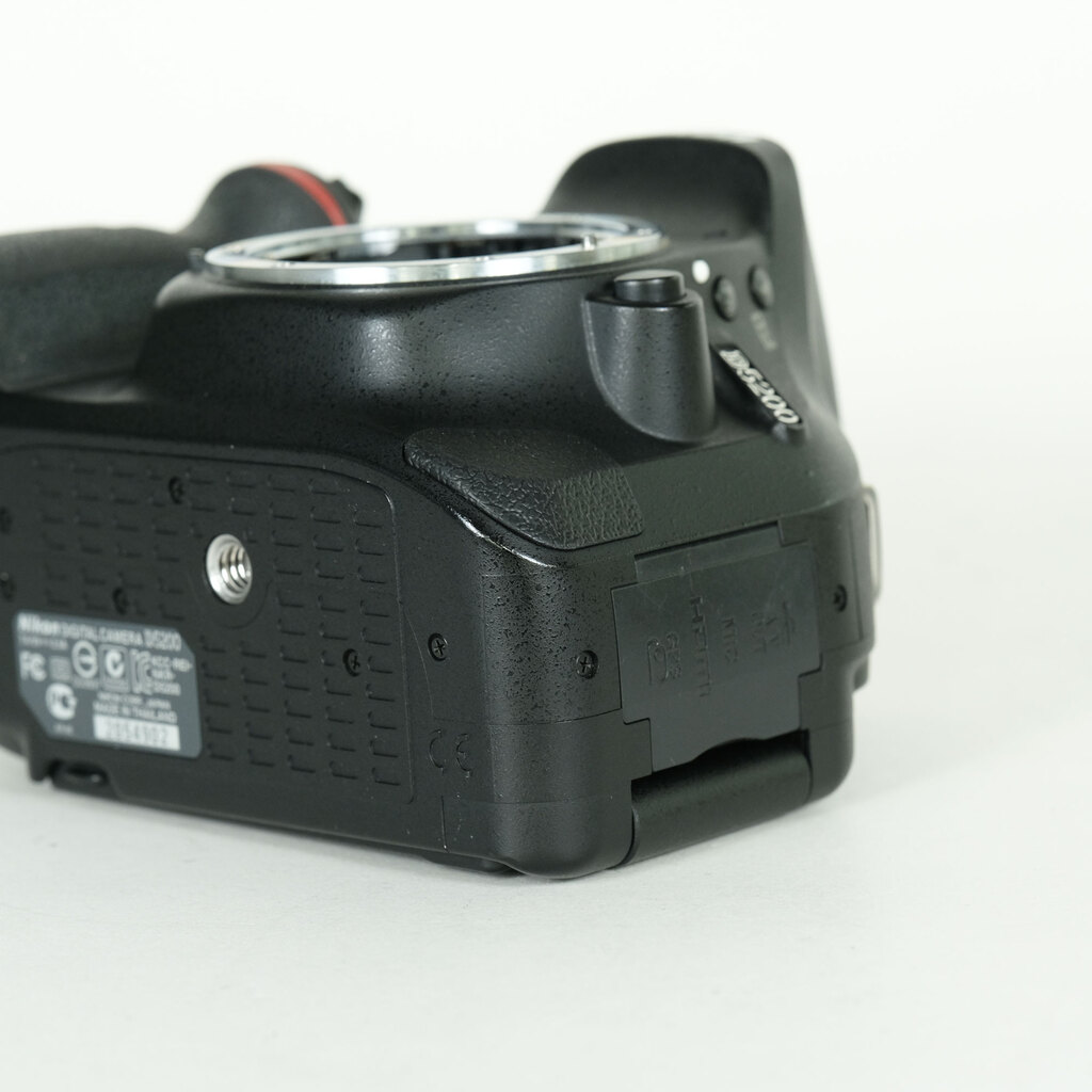 Nikon D5200 ボディ ブラックの出品 | ONE SCENE（ワンシーン）
