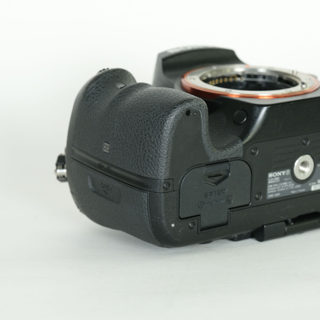 SONY α99II（ILCA-99M2）