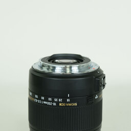 SIGMA 18-250mm F3.5-6.3 DC MACRO OS HSM (キヤノンEF用)
