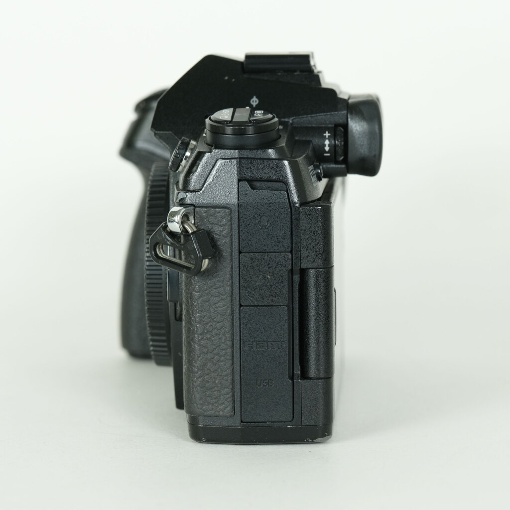 OLYMPUS OM-D E-M1 Mark II