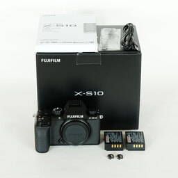 FUJIFILM X-S10