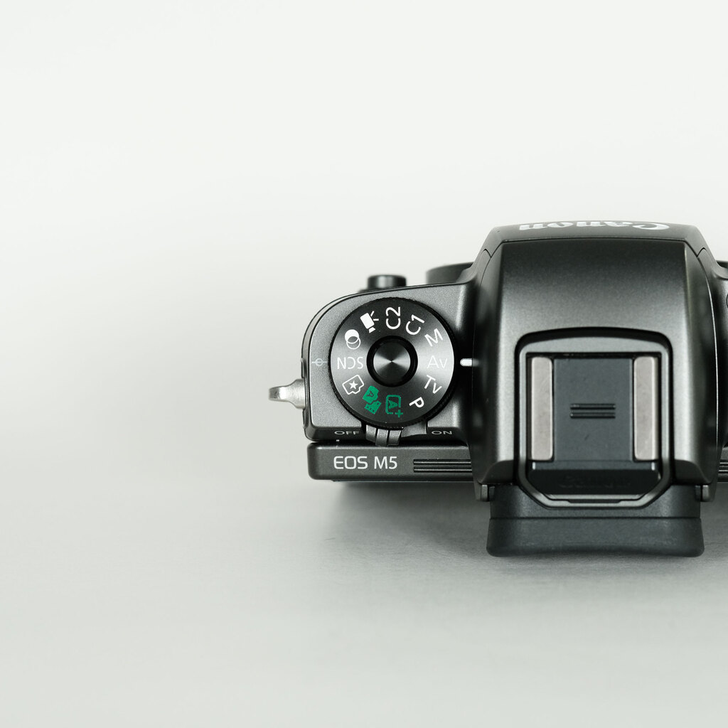 Canon EOS M5