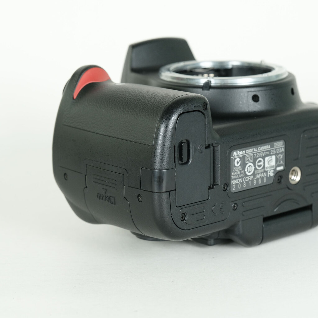 Nikon D5000 ボディ