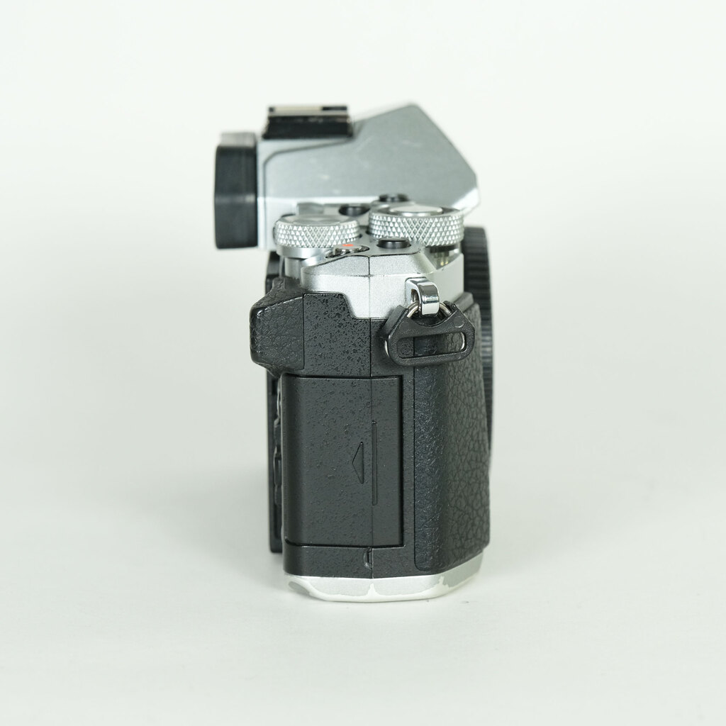 OLYMPUS OM-D E-M5 Mark II