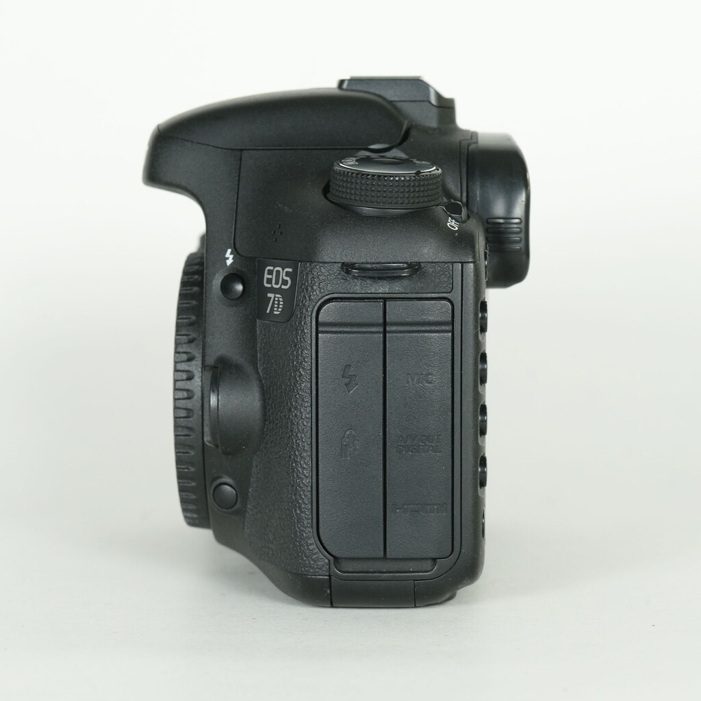 【一眼レフ】Canon EOS7D ボディ CANON EOS 7D ボディ 価格比較 - 価格.com