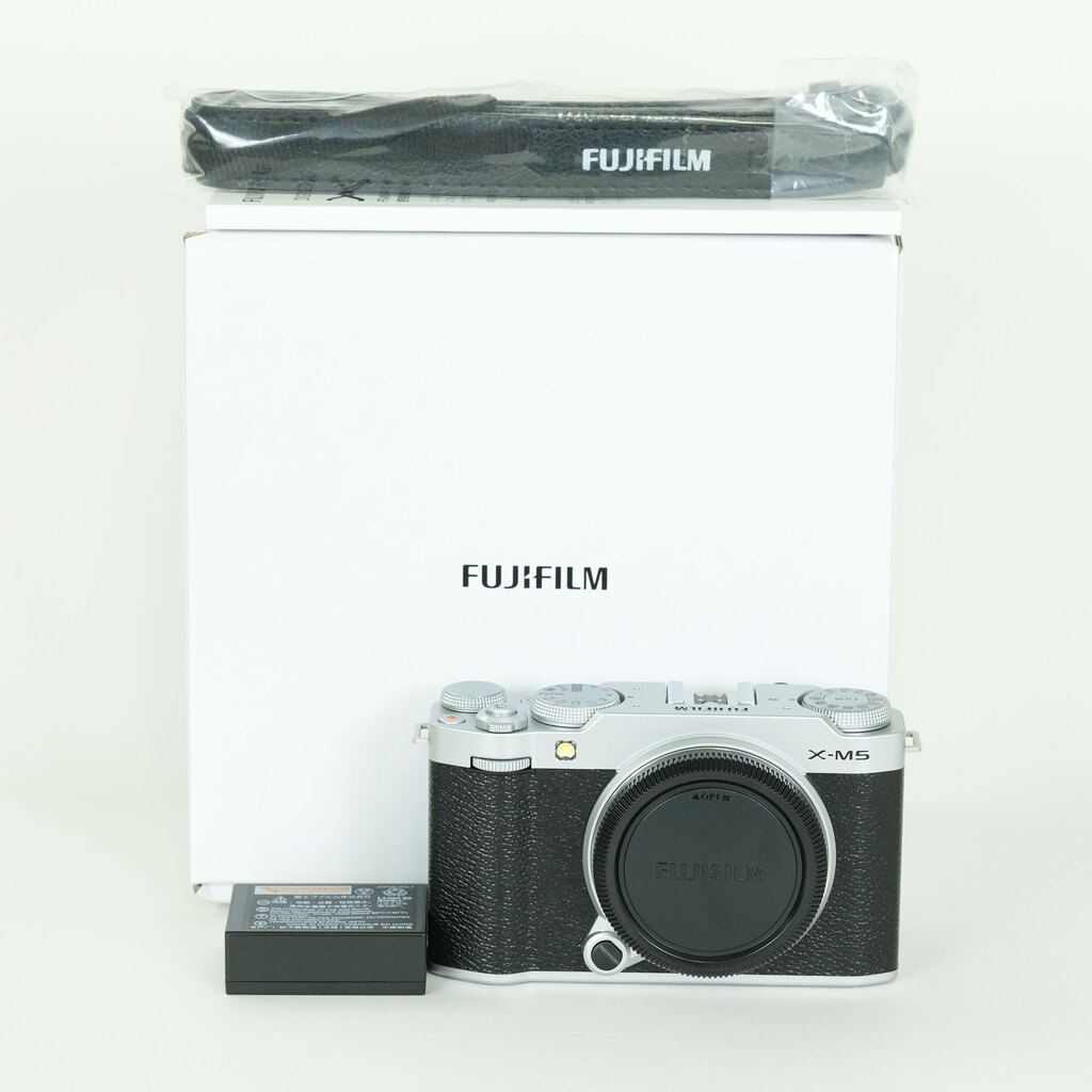 FUJIFILM X-M5