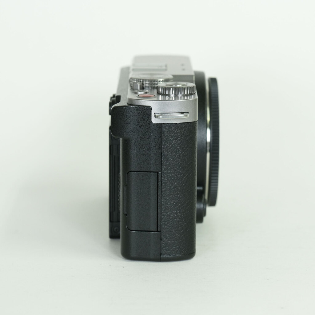 Panasonic LUMIX DC-S9 Panasonic LUMIX DC-S9