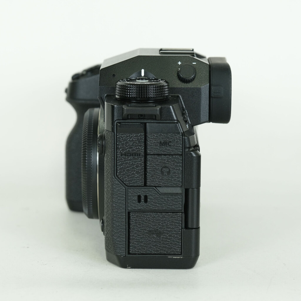 FUJIFILM X-H2