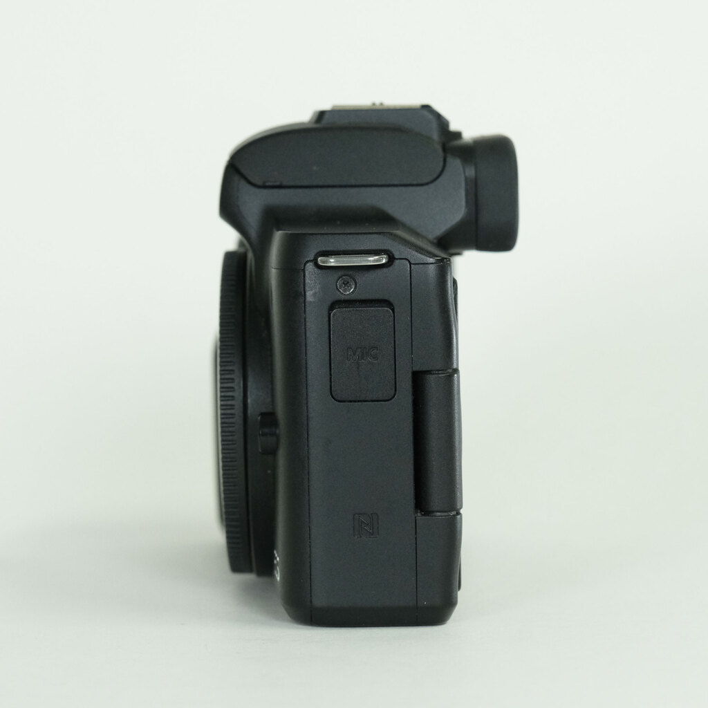 Canon EOS Kiss M Canon EOS Kiss M