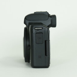 Canon EOS Kiss M Canon EOS Kiss M