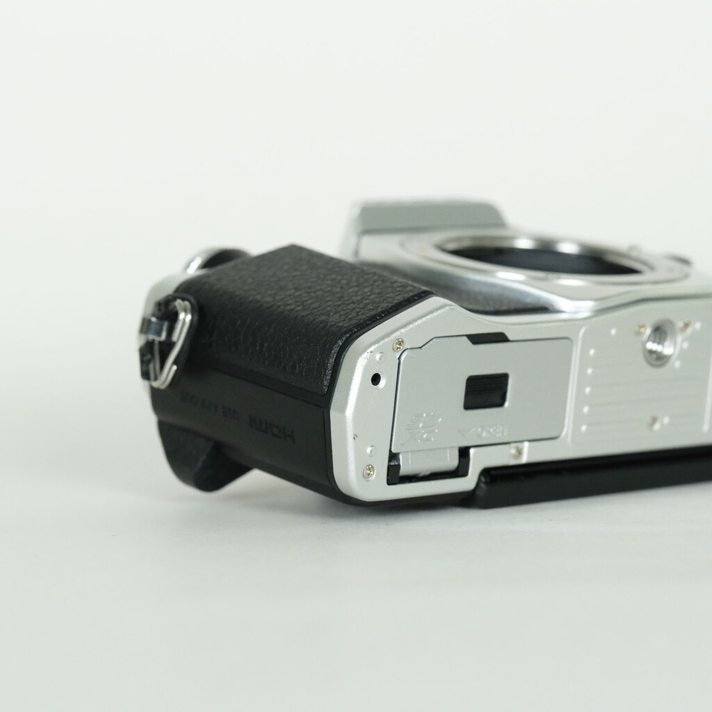 OLYMPUS OM-D E-M10 Mark II