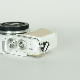 OLYMPUS PEN Lite E-PL7 ボディ ホワイト OLYMPUS PEN Lite E-PL7 ボディ ホワイト