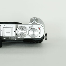 Panasonic LUMIX DMC-GX8 ボディ シルバー