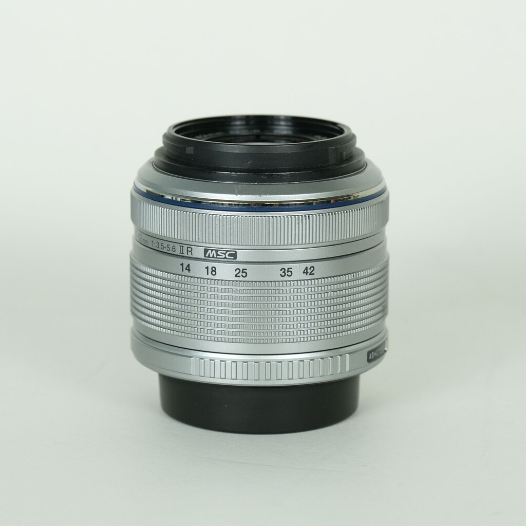 OLYMPUS M.ZUIKO DIGITAL 14-42mm F3.5-5.6IIR �V���o�[