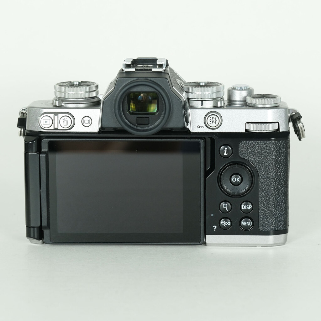 Nikon Z fc [�{�f�B �V���o�[]