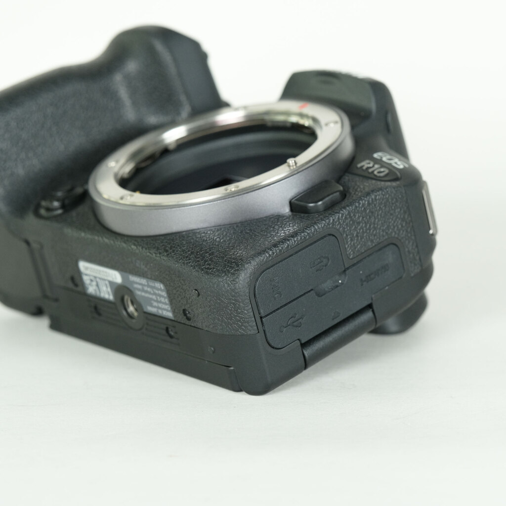 Canon EOS R10