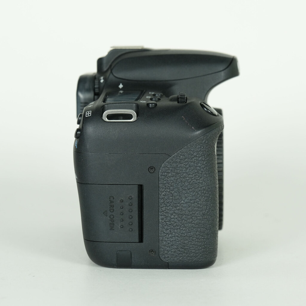 Canon EOS 9000D [�{�f�B]