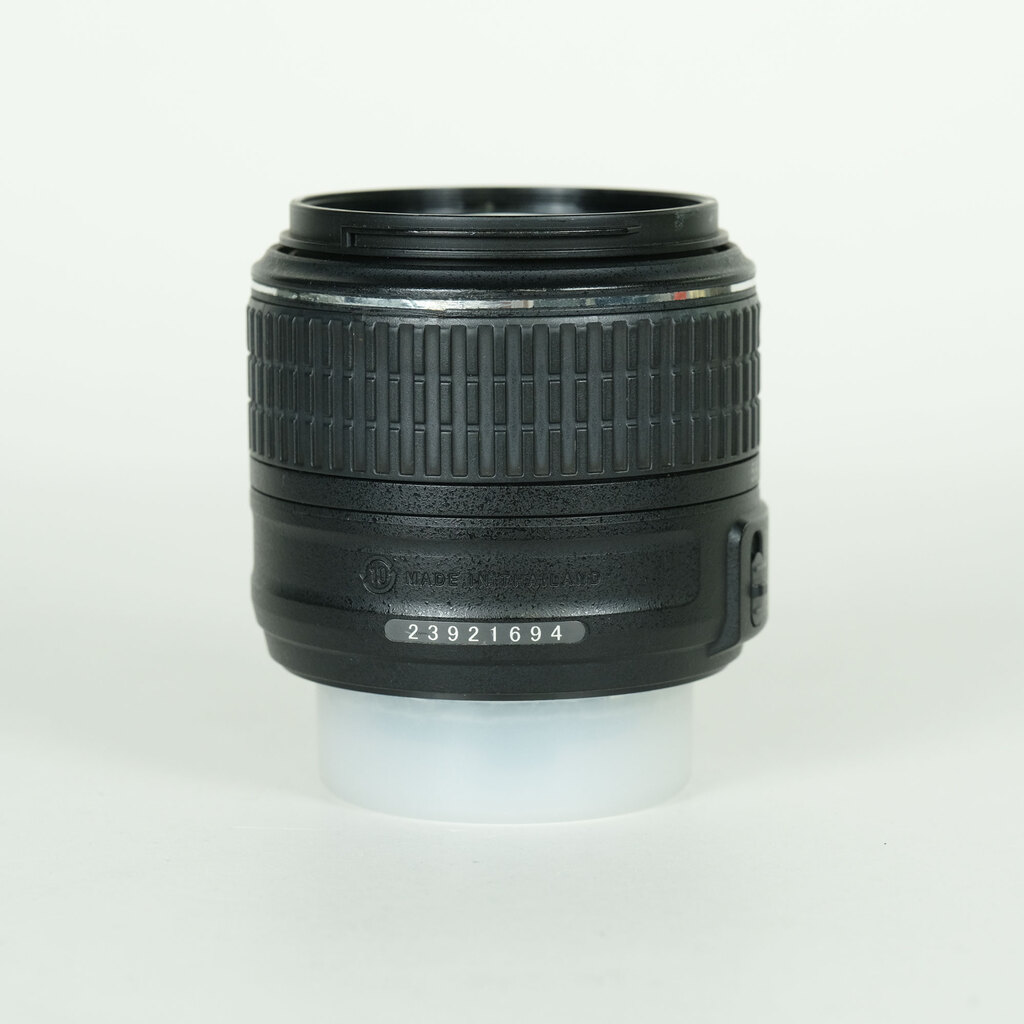 Nikon AF-S DX NIKKOR 18-55mm f3.5-5.6G VR II Nikon AF-S DX NIKKOR 18-55mm f3.5-5.6G VR II