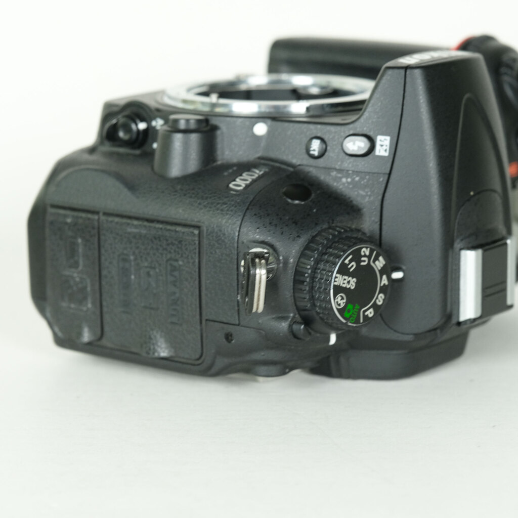 Nikon D7000の出品 | ONE SCENE（ワンシーン）